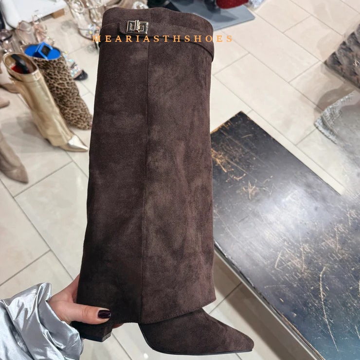 Street Fashion Winter 2025 - Женские сапоги до колена на массивном